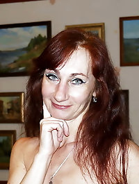 Mature mom loves to pose